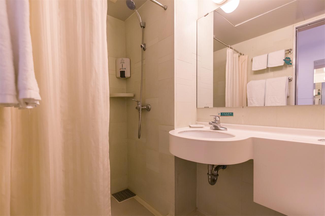 Metropolo, Zhenjiang, Railway Station Wanda Plaza Hotel Zhenjiang  Eksteriør billede