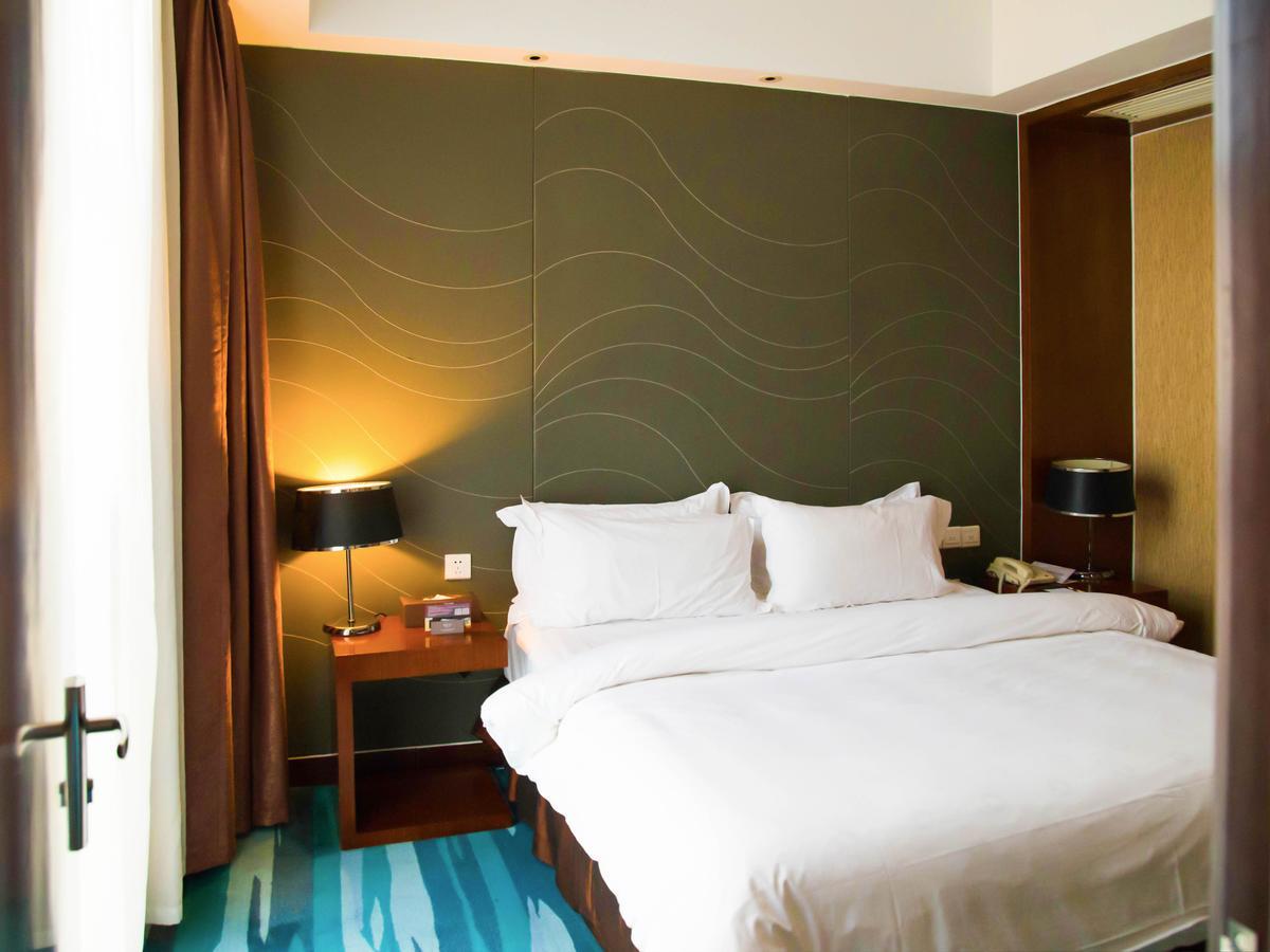 Metropolo, Zhenjiang, Railway Station Wanda Plaza Hotel Zhenjiang  Eksteriør billede