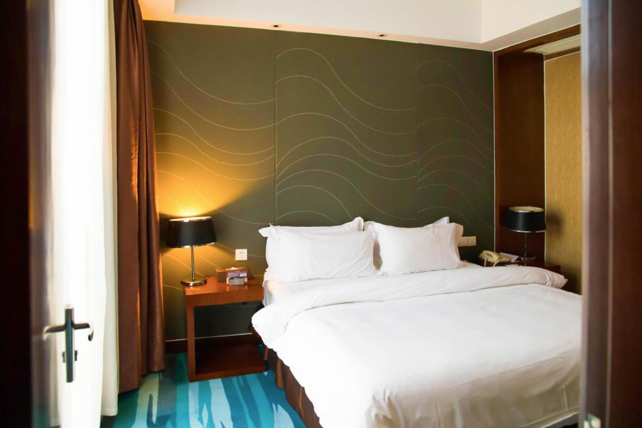 Metropolo, Zhenjiang, Railway Station Wanda Plaza Hotel Zhenjiang  Eksteriør billede